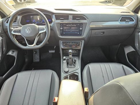 Used 2022 Volkswagen Tiguan SE AWD/4WD image 9
