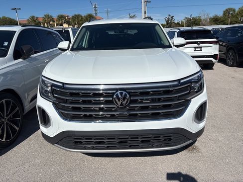 Certified 2025 Volkswagen Atlas SE w/ Black Wheel Package image 3