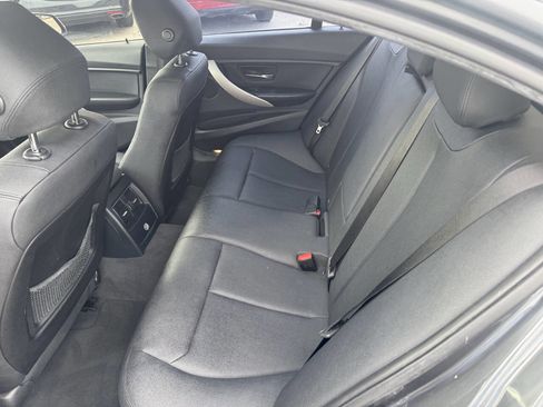 Used 2018 BMW 320i Sedan RWD image 9