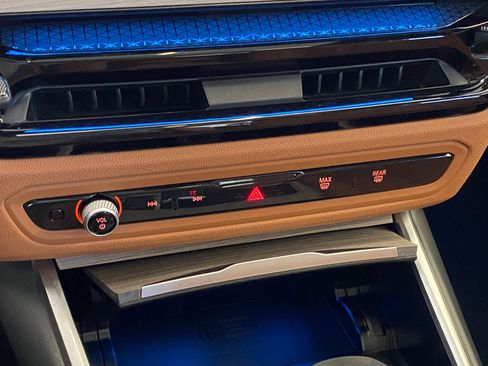 Used 2025 BMW 330i xDrive Sedan w/ Convenience Package image 26