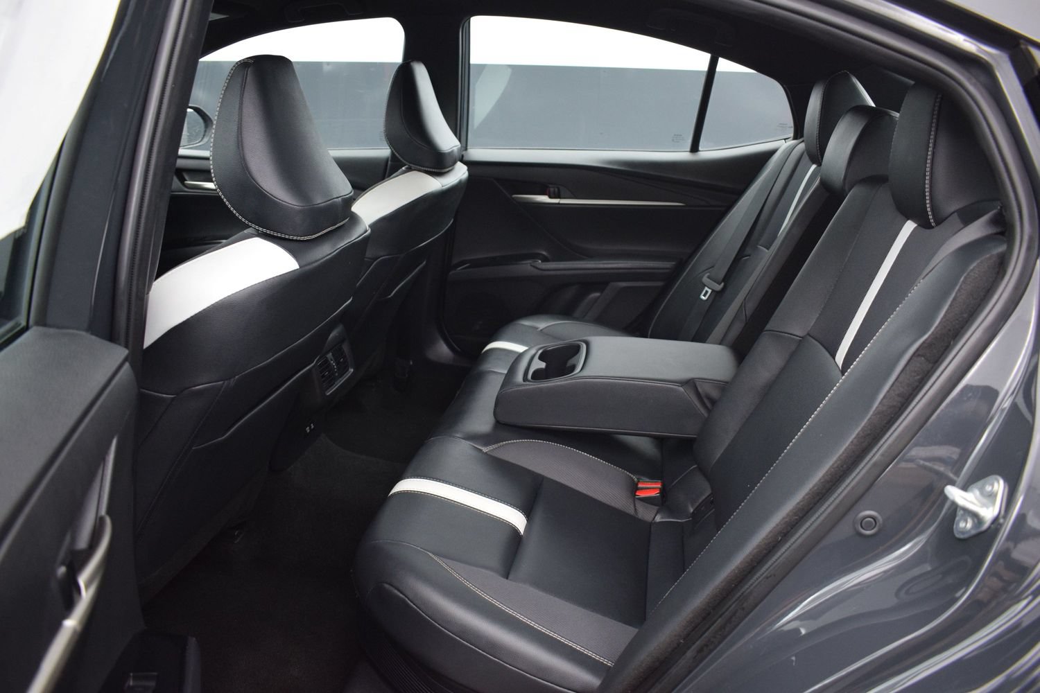 Used 2025 Toyota Camry SE FWD image 12
