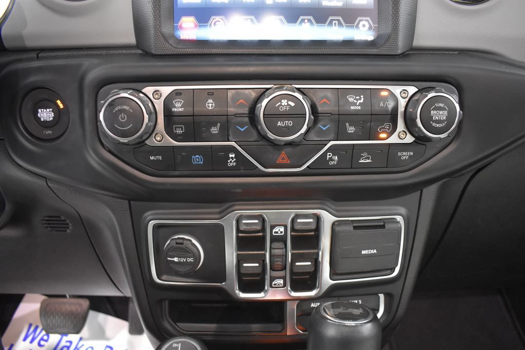 Used 2022 Jeep Wrangler Unlimited Sahara AWD/4WD image 21