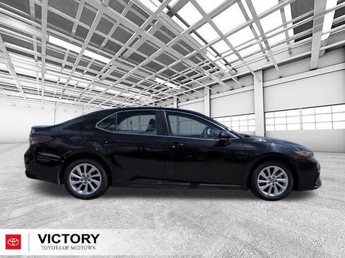 Used 2023 Toyota Camry SE FWD image 2