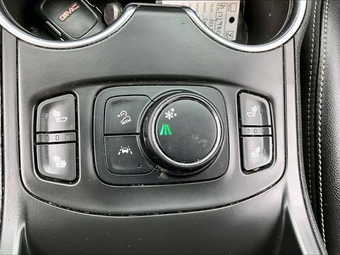 Used 2023 GMC Terrain SLT w/ Elevation Edition FWD image 32