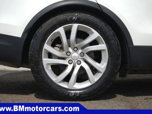 Used 2019 Land Rover Discovery HSE image 11