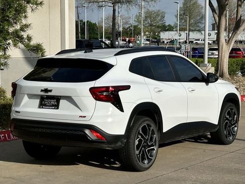 Used 2024 Chevrolet Trax RS w/ Sunroof Package image 4