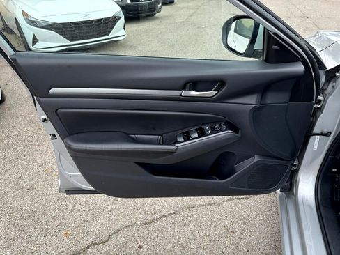 Used 2023 Nissan Altima 2.5 SV image 11