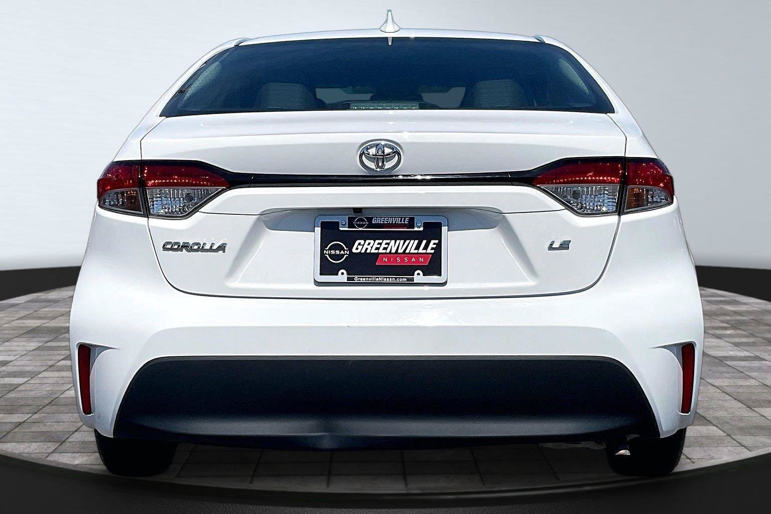 Used 2024 Toyota Corolla LE FWD image 5