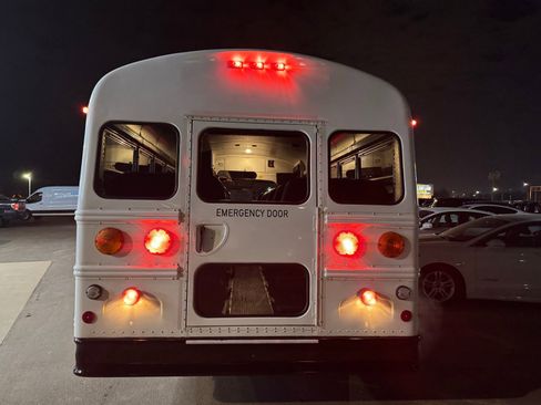 Used 2005 Chevrolet Express 3500 w/ School Bus Package image 9