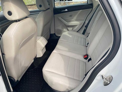 Used 2024 Volkswagen Jetta SE FWD image 13