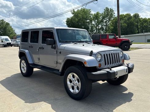 Used 2013 Jeep Wrangler Unlimited Sahara w/ Connectivity Group AWD/4WD image 19