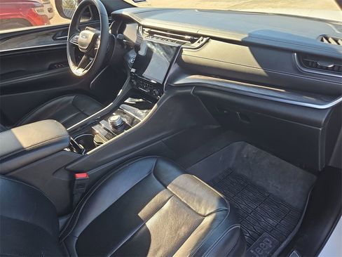 Used 2023 Jeep Grand Cherokee Overland image 3