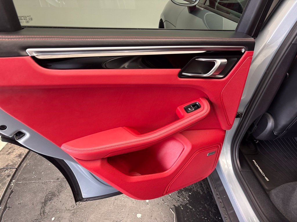 Certified 2020 Porsche Macan AWD/4WD image 18