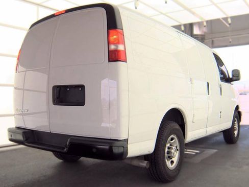 Used 2021 Chevrolet Express 2500 RWD image 2