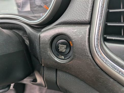 Used 2018 Jeep Grand Cherokee Laredo RWD image 27