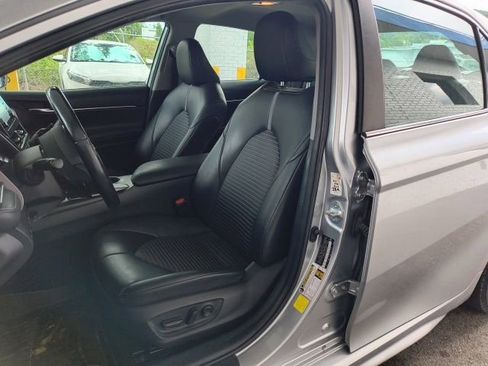 Used 2022 Toyota Camry SE FWD image 13