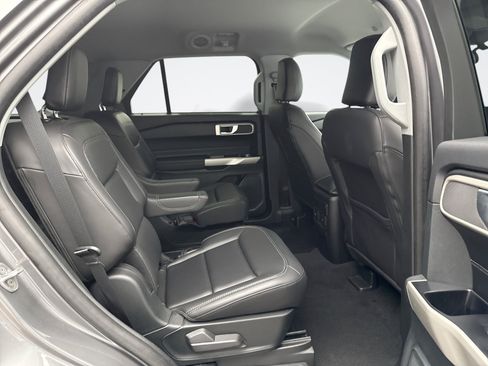 Used 2023 Ford Explorer XLT w/ Equipment Group 202A AWD/4WD image 19