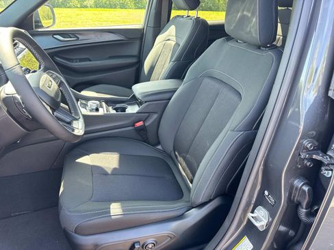 New 2026 Jeep Grand Cherokee Laredo X AWD/4WD image 26
