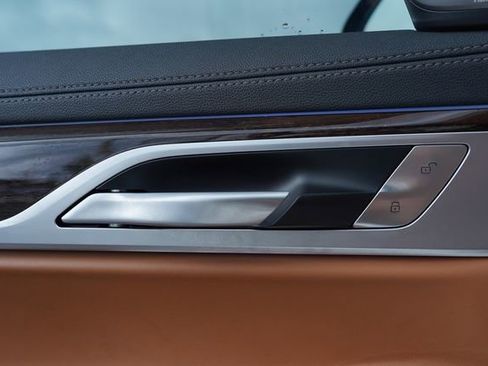 Used 2022 BMW 740i w/ M Sport Package RWD image 38