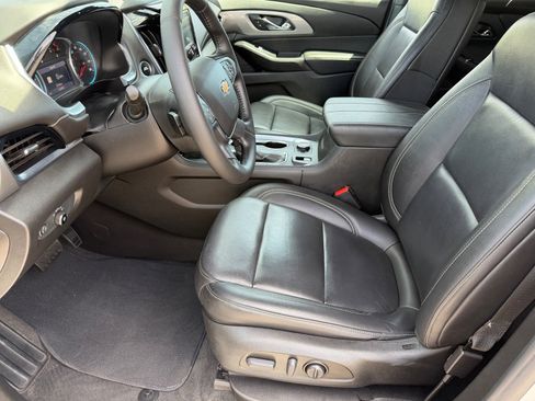 Used 2022 Chevrolet Traverse LT w/ LT Premium Package FWD image 15