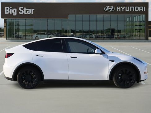 Used 2023 Tesla Model Y Long Range image 5