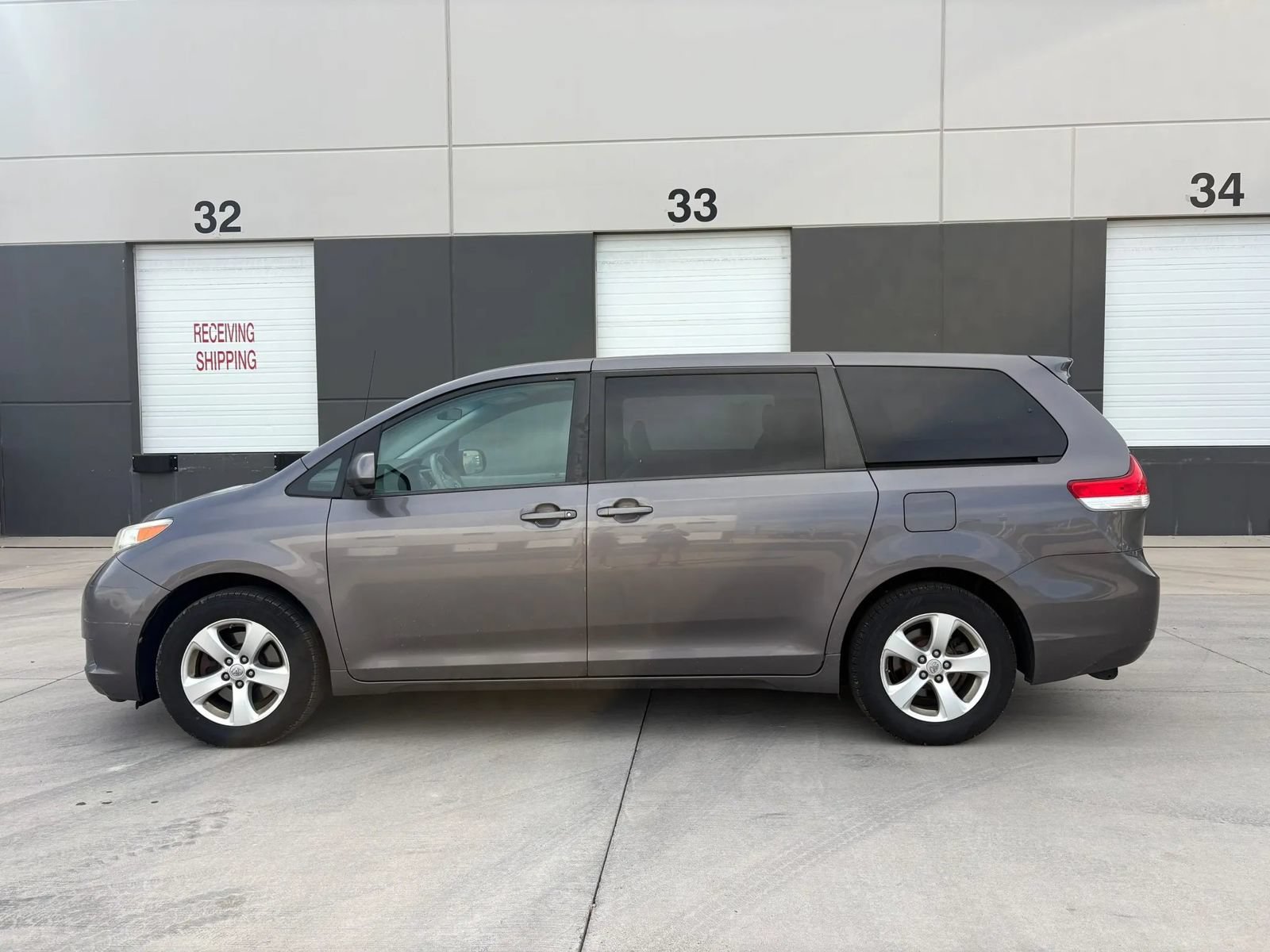 Used 2012 Toyota Sienna LE FWD image 2