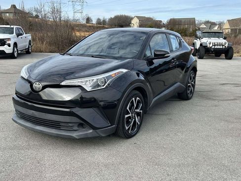Used 2019 Toyota C-HR XLE image 7