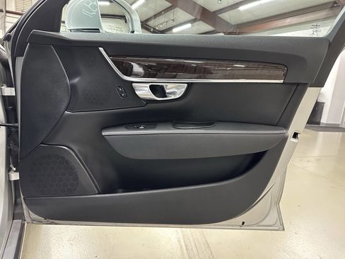 Used 2018 Volvo S90 T5 Momentum w/ Convenience Package image 16