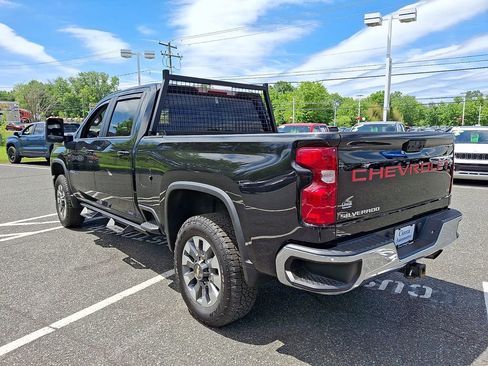 Used 2022 Chevrolet Silverado 2500 LT w/ Convenience Package AWD/4WD image 2