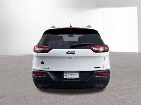 Used 2018 Jeep Cherokee Latitude Plus w/ Cold Weather Group AWD/4WD image 29