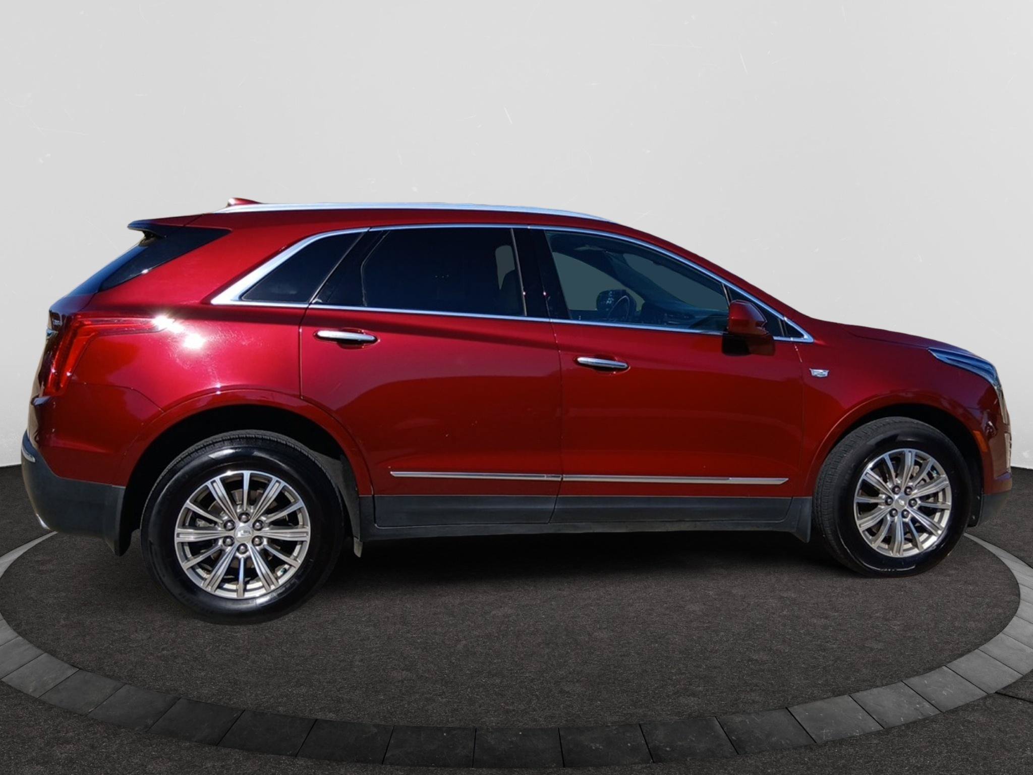 Used 2017 Cadillac XT5 Luxury w/ Driver Awareness Package FWD image 8