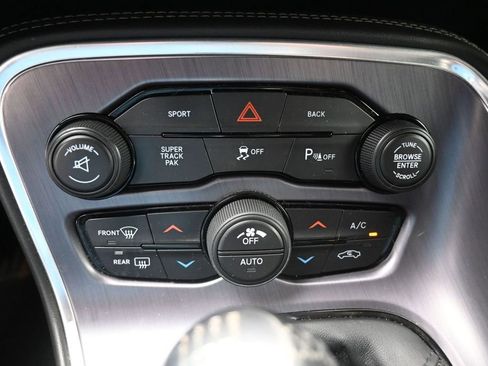 Used 2015 Dodge Challenger R/T RWD image 9