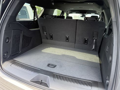 New 2025 Chevrolet Suburban LS image 28