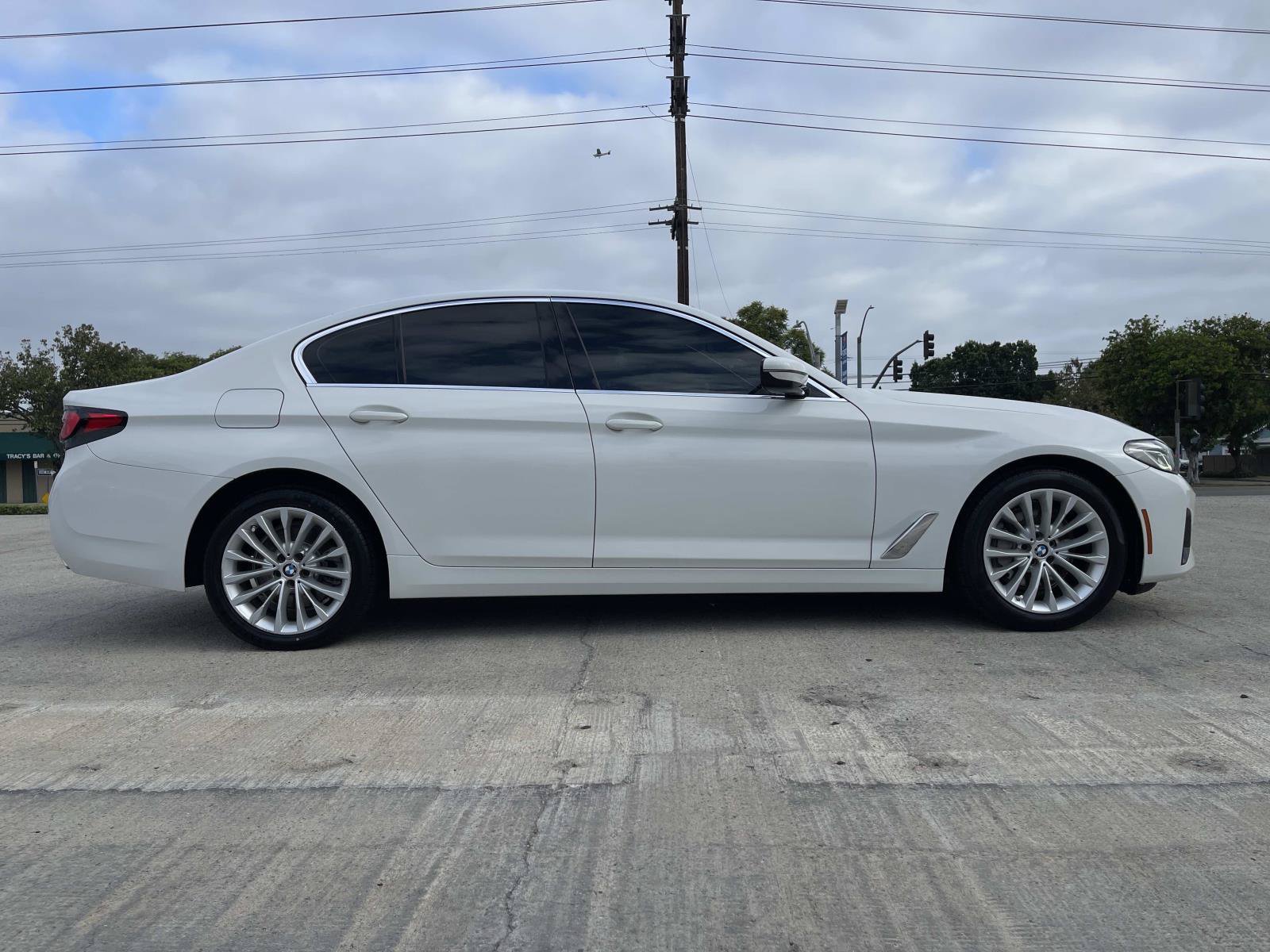 Used 2023 BMW 530i w/ Convenience Package RWD image 2