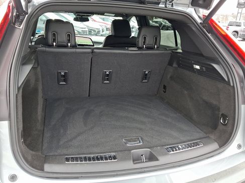 Certified 2025 Cadillac XT4 Premium Luxury image 22