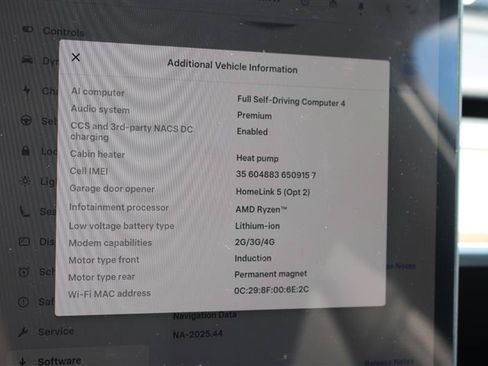 Used 2024 Tesla Model Y Long Range AWD/4WD image 21