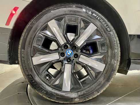 Used 2024 BMW iX xDrive50 w/ Sport Package AWD/4WD image 12