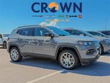 Used 2023 Jeep Compass Latitude image 3