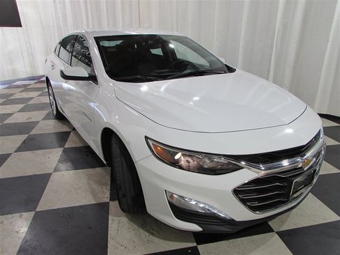 Used 2023 Chevrolet Malibu LT w/ Driver Confidence Package FWD image 2