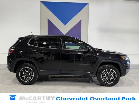 Used 2026 Jeep Compass Trailhawk AWD/4WD image 4