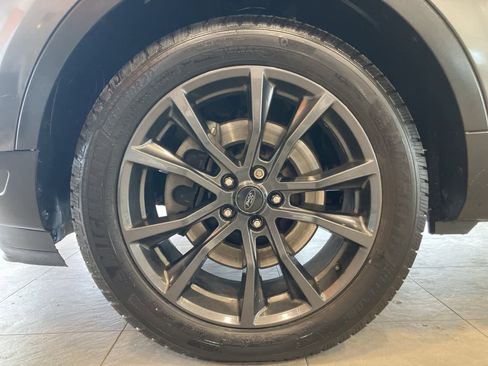 Used 2019 Ford Explorer XLT w/ Equipment Group 202A image 9