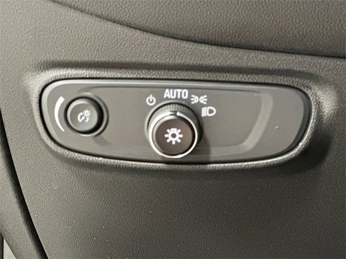 Used 2022 Chevrolet Equinox RS w/ Infotainment Package image 19