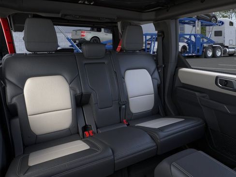 New 2026 Ford Bronco Outer Banks w/ Sasquatch Package AWD/4WD image 34