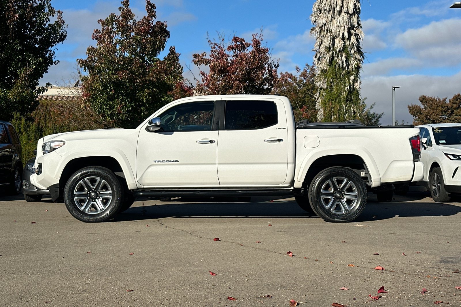 Used 2016 Toyota Tacoma Limited w/ Towing Package RWD image 7
