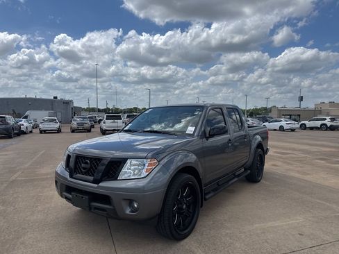 Used 2020 Nissan Frontier SV w/ Midnight Edition Floor Mats image 9