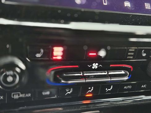 Used 2023 Jeep Grand Cherokee Altitude image 28