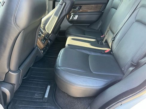 Used 2018 Land Rover Range Rover HSE image 13