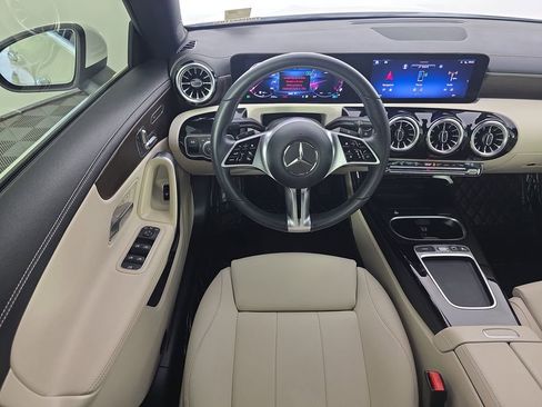 Used 2025 Mercedes-Benz CLA 250 image 13