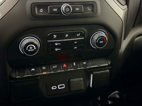 Used 2025 Chevrolet Silverado 1500 Custom image 19