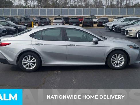 Used 2025 Toyota Camry LE image 4